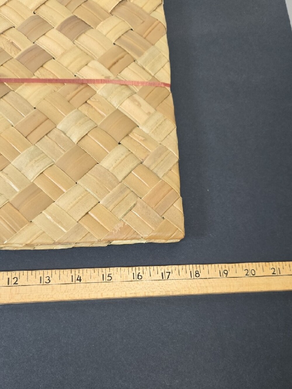 Vintage Lauhala Woven Natural Palm Frond Leaf Placemat Set of 4 - Picture 6 of 9
